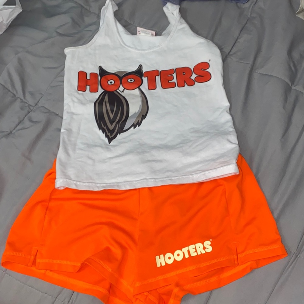 Hooters uniform